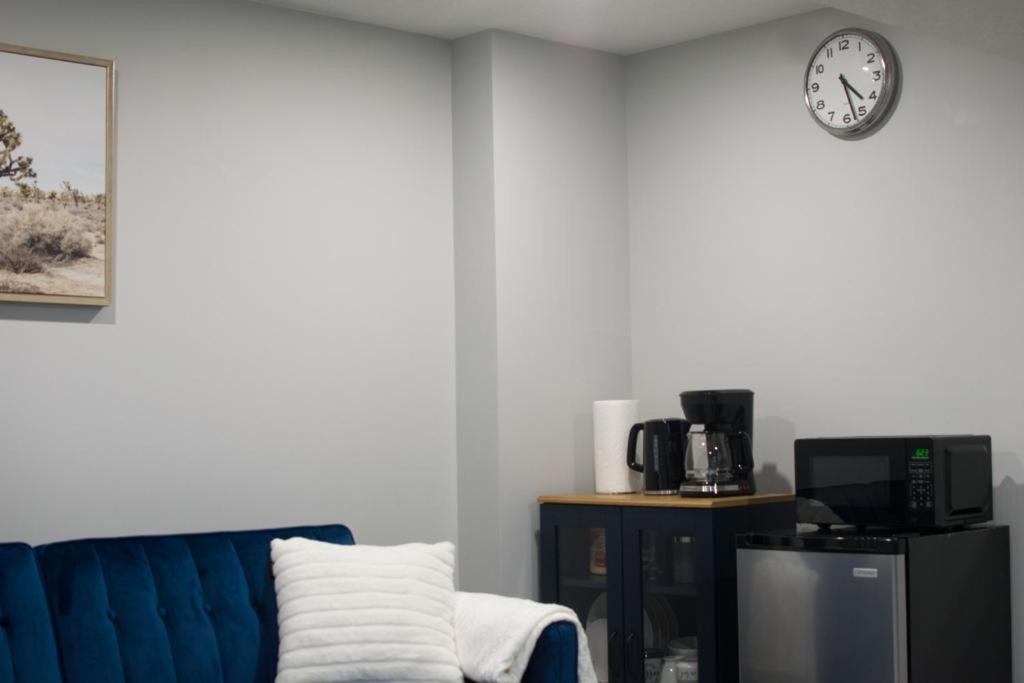 Apartment Sommie's Place 2 Bedroom Near Airport Calgary