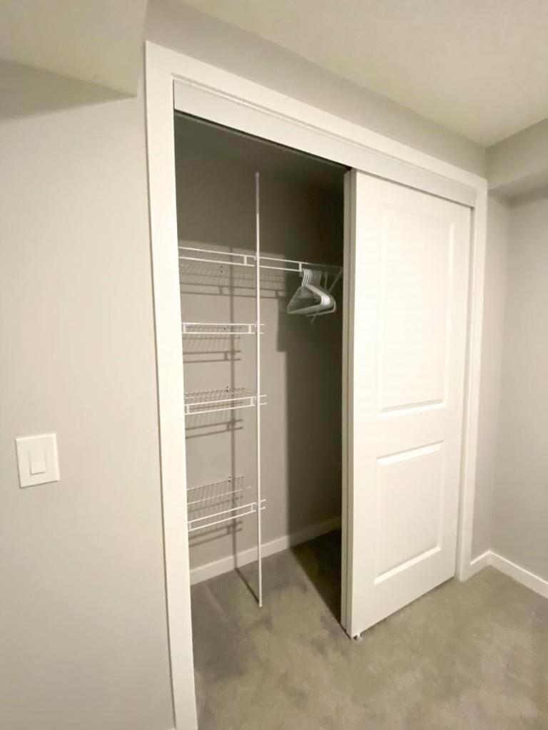 Sommie's Place 2 Bedroom Near Airport Apartment *