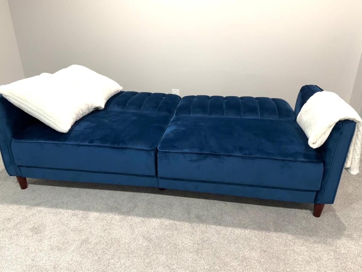 Sommie's Place 2 Bedroom Near Airport Apartment