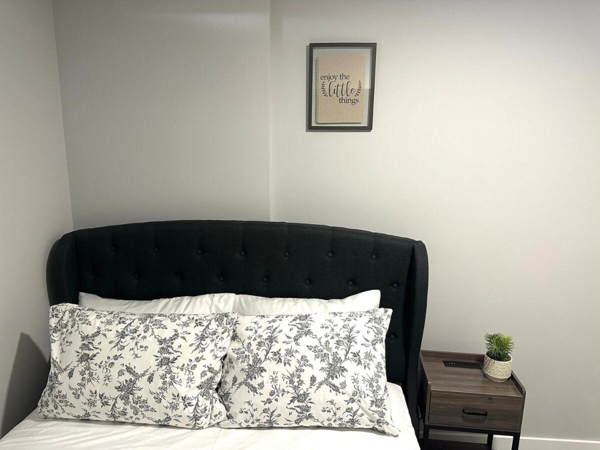 Sommie's Place 2 Bedroom Near Airport Calgary