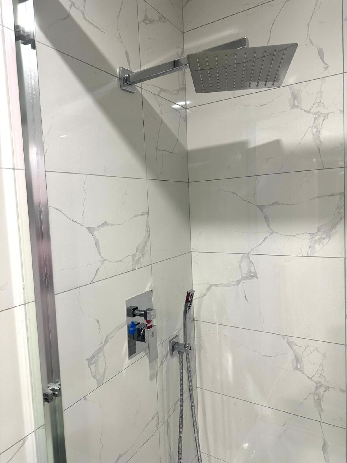 Sommie's Place 2 Bedroom Near Airport Apartment