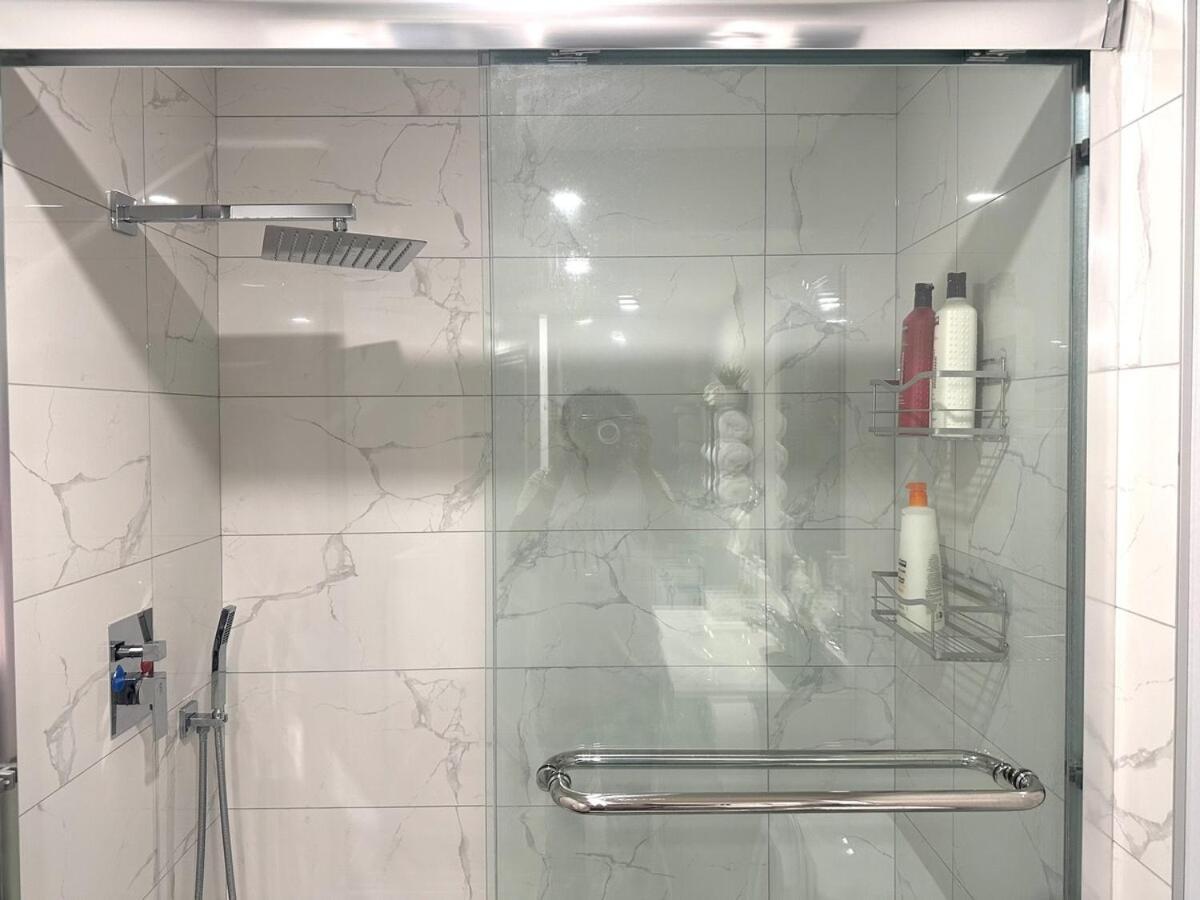 Sommie's Place 2 Bedroom Near Airport Apartment *