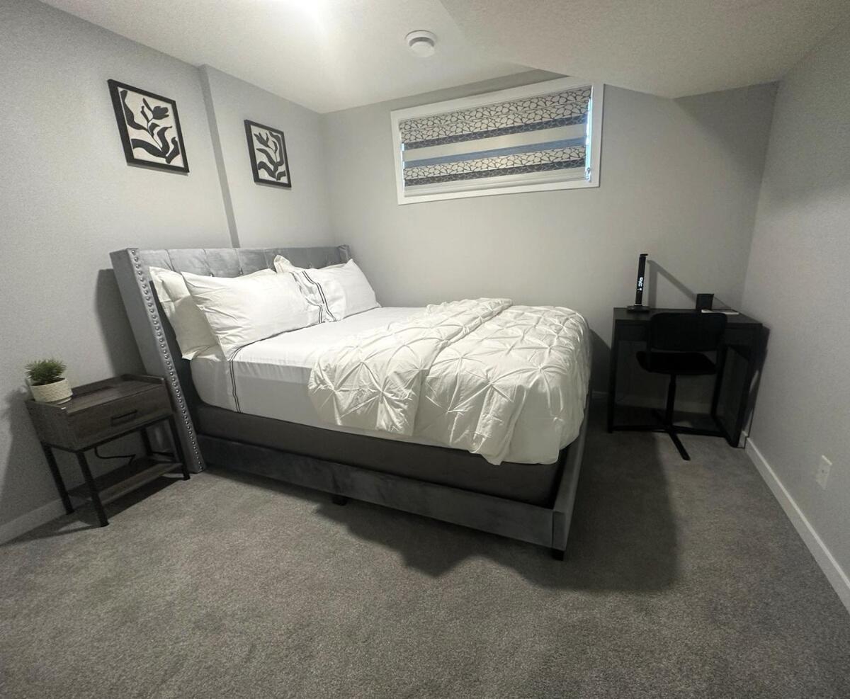 Apartment Sommie's Place 2 Bedroom Near Airport Calgary